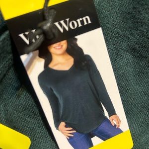 Well worn pull on v-neck blouse long sleeves size S, M green color NWT